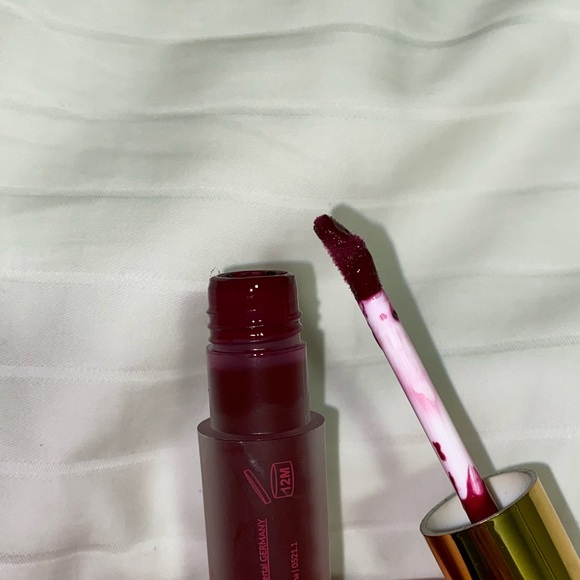 BH COSMETICS X DOJA CAT CLOUD COAT LIQUID LIP POWDER -DEEP BERRY- - Picture 5 of 6